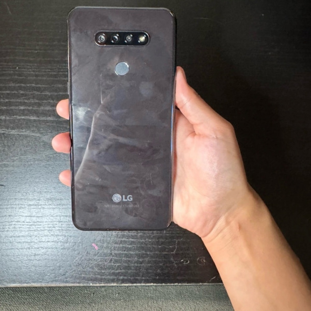 LG Smartphone - Sleek Black Design